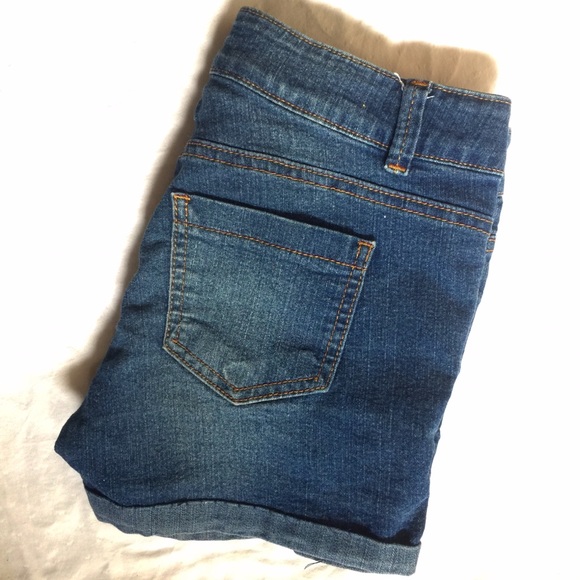 Small Girl/Woman Jean shorts - Picture 3 of 8